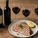 Quali vini rossi si abbinano meglio al pesce spada? Tre proposte fuori dai soliti schemi
